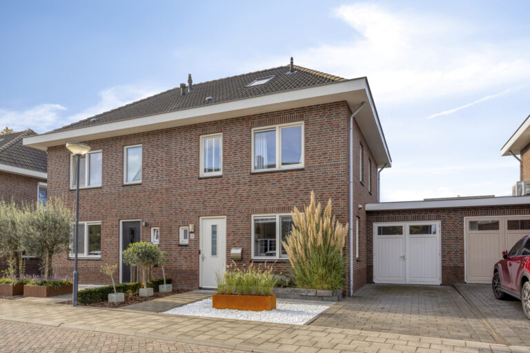 Tussenwoning te koop: Prinsenstal 10, Beers Nb